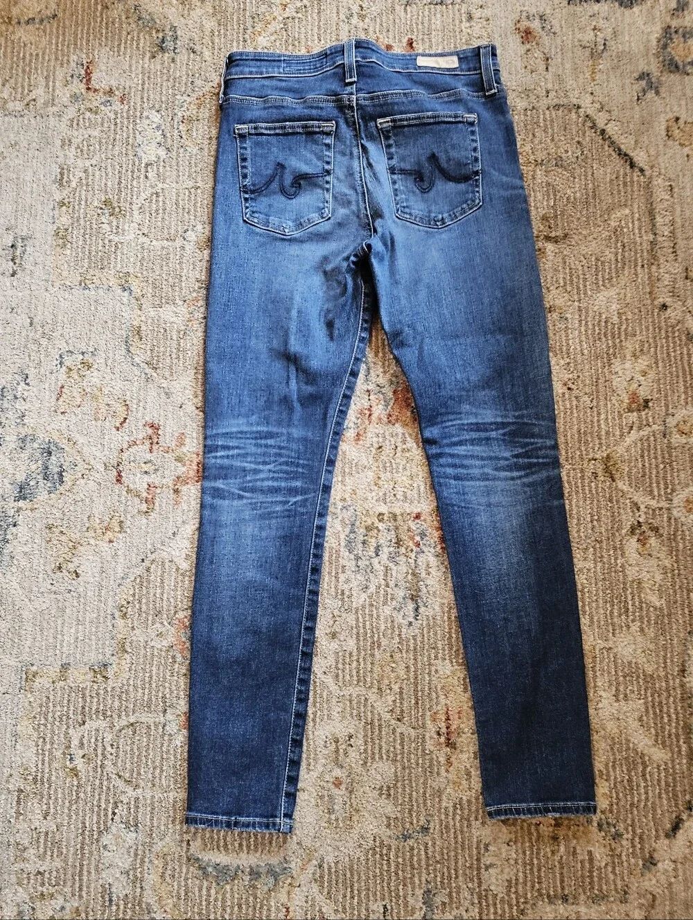 Ag Farrah High Rise Skinny Ankle Sz 29 With  28" Inseam. In Excellent Condition